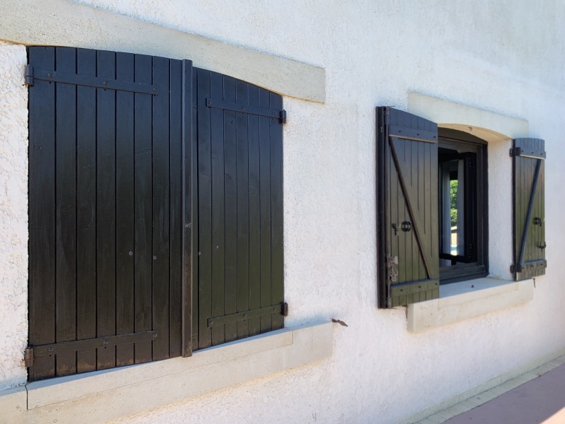 Voler roulant solaire avec moustiquaire intégré 